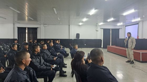 95793-policias-de-salta-fueron-capacitados-sobre-asistencia-a-personas-con-tea