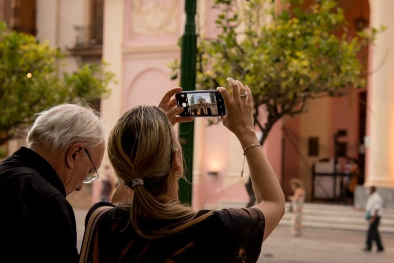 turimo-salta-turistas-catedral-1024x683