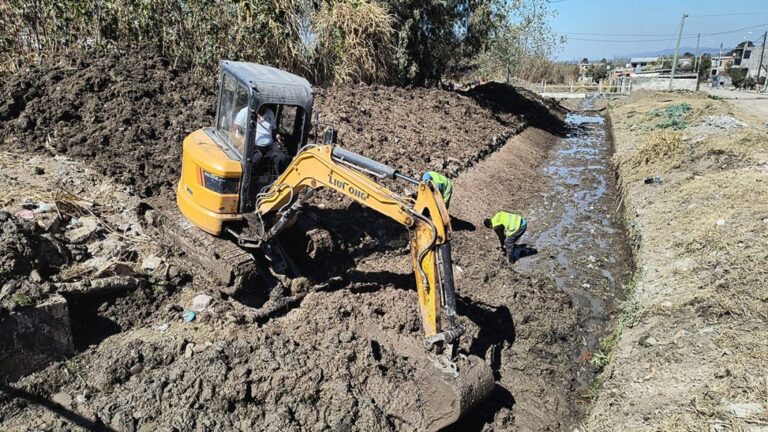 limpieza-del-canal-en-bicentenario-13-1024x576