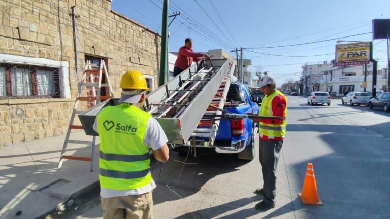 retiraron-un-cartel-en-desuso-3-1024x576