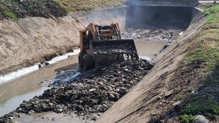 limpieza-canal-huaico-5-1024x576
