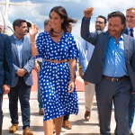 Gustavo Sáenz recibió el primer vuelo Salta – Asunción, la tercera ruta internacional de la provincia