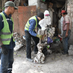 La Municipalidad inició la limpieza en la vivienda de un acumulador de residuos