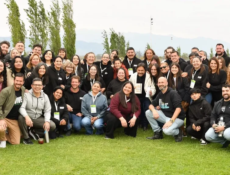 24853-el-gobernador-junto-a-lideres-politicos